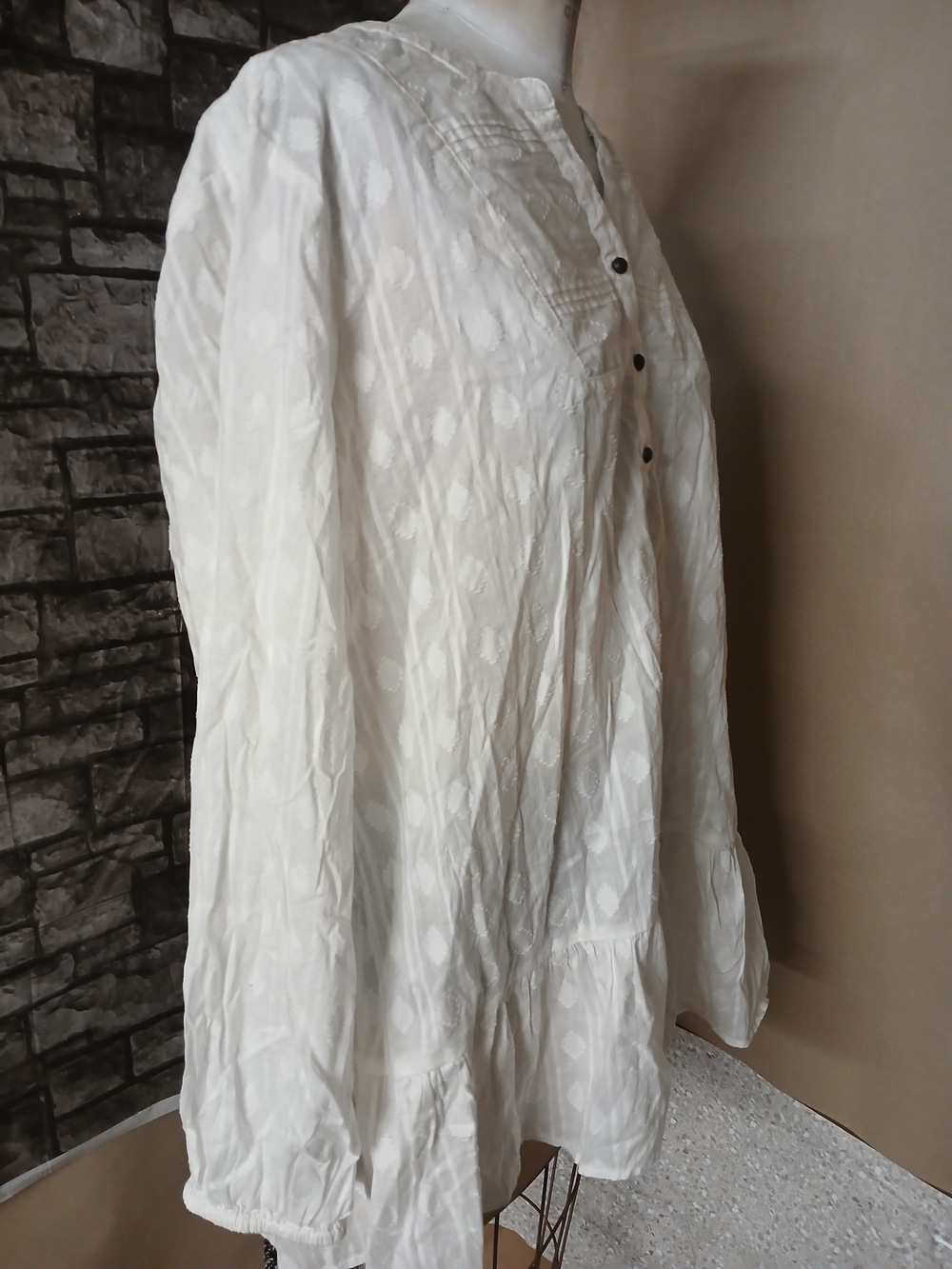 Beachlunchlounge White Textured Button-Front Tunic  Women's Dress